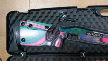 Está como se ve en las imágenes. 

La adquirí durante el COVID a un coleccionista de este tipo de armas, 00