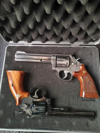 Vendo ambos revólveres. 
Revolver 686 calibre 357 Magnum 
Revolver k-14 masterpiece calibre 22lr 
Se venden 02