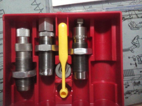 Vendo dies 
Marca Lee carbide (3 diez + suelo holder)
Calibre 45 ACP
Prácticamente nuevo ( solo probado)
470 02