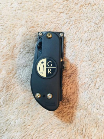 Un compañero pone en venta una  funda casi sin uso .funda Gugga rivas vale para todas las pistolas , trae 02