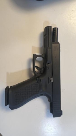 Vendo mis armas:

Glock 17 5ª Generación muy poco uso. Perfecta de todo. Caja, accesorios y manual, originales. 01