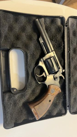 Vendo mis armas:

Glock 17 5ª Generación muy poco uso. Perfecta de todo. Caja, accesorios y manual, originales. 10