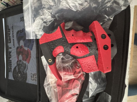 Hola buenas tardes,vendo empuñadura smart grip para pistola aire practicamente nueva 
la compre para probarla 01