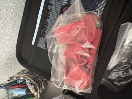 Hola buenas tardes,vendo empuñadura smart grip para pistola aire practicamente nueva 
la compre para probarla 00