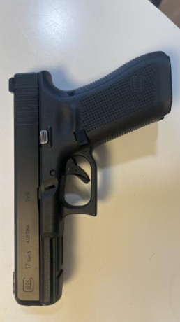 Vendo mis armas:

Glock 17 5ª Generación muy poco uso. Perfecta de todo. Caja, accesorios y manual, originales. 02