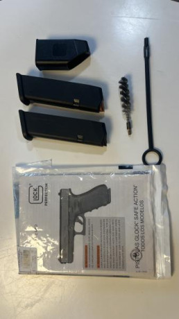 Vendo mis armas:

Glock 17 5ª Generación muy poco uso. Perfecta de todo. Caja, accesorios y manual, originales. 01