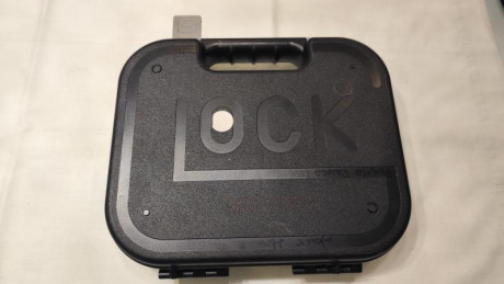 Vendo pistola Glock 34 Gen3, calibre 9x19 Parabellum, guiada en F,  con algunos accesorios para IPSC:

 02