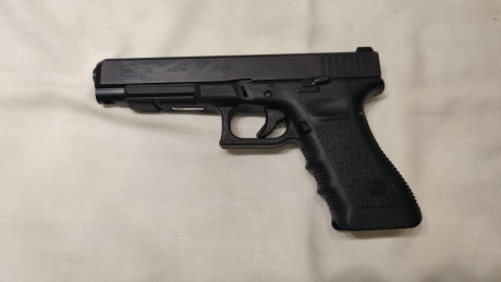 Vendo pistola Glock 34 Gen3, calibre 9x19 Parabellum, guiada en F,  con algunos accesorios para IPSC:

 22