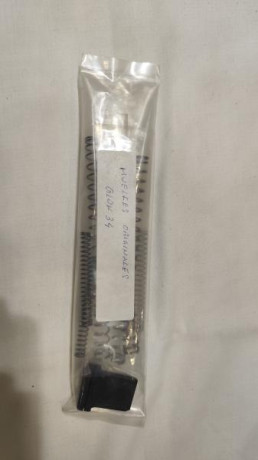 Vendo pistola Glock 34 Gen3, calibre 9x19 Parabellum, guiada en F,  con algunos accesorios para IPSC:

 32