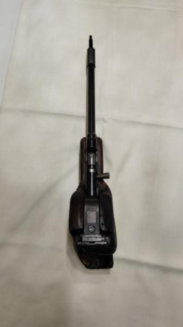 Vendo pistola Pardini, calibre 22LR, guiada en F, para tiro libre 50m:

   - Tiene un estuche no original 10