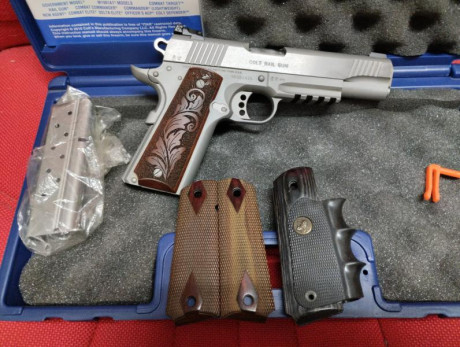 Vendo Colt Government, plataforma 1911 en 9mm y de acero inoxidable mate. El arma tiene dos años y medio 02