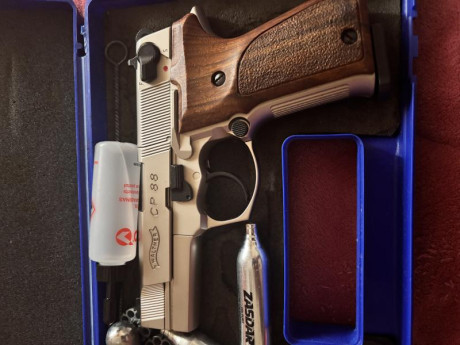 Estimados compañeros. Tengo esta pistola y la he tenido mucho tiempo guardada, pues resulta que al meterle 00