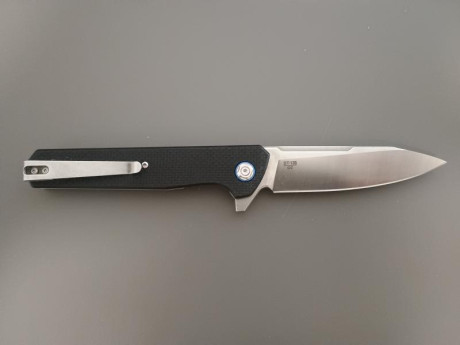 Navaja Sitivien ST135, acero D2, cachas de G10, apertura suave por flipper y rodamientos. Ajustes perfectos. 10