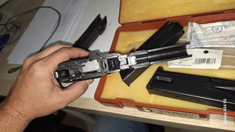 Estimados, pongo a la venta una pistola LLAMA M-82 con su caja original, obviamente en 9pb. 
El arma apenas 22