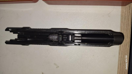 Estimados, pongo a la venta una pistola LLAMA M-82 con su caja original, obviamente en 9pb. 
El arma apenas 21