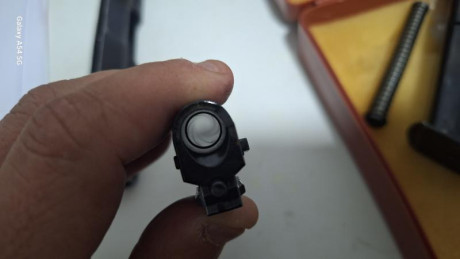 Estimados, pongo a la venta una pistola LLAMA M-82 con su caja original, obviamente en 9pb. 
El arma apenas 20