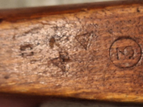 Buenos días a todos
Alguien me podria dar datos de procedencia y demás de mi mosint nagant M44
Os adjunto 42