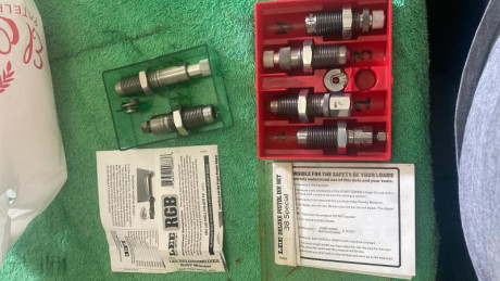 Hola, en la provincia de Cádiz, vendo dos cajas de dies, una del 38 special de lee y otra del 8x57 mauser
Mas 00