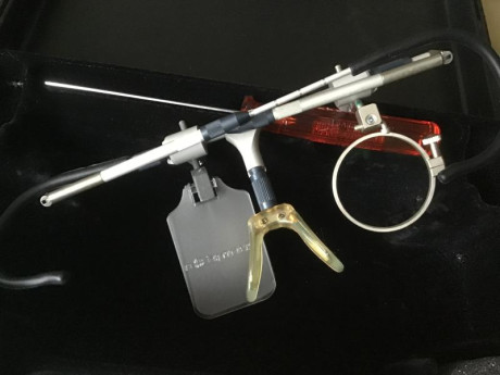 Vendo gafas de tiro Champion junior: montura, aro, tapaojos, llave allen y caja de transporte. Precio 02