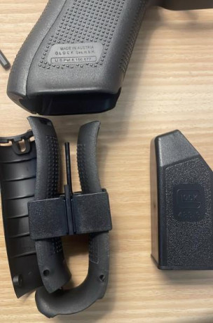 Vendo mis armas:

Glock 17 5ª Generación muy poco uso. Perfecta de todo. Caja, accesorios y manual, originales. 32