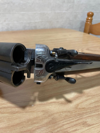 Vendo escopeta Marca ZABALA HERMANOS paralela de perrillos de calibre 12, totalmente restaurada.
Precio 02