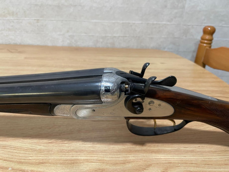 Vendo escopeta Marca ZABALA HERMANOS paralela de perrillos de calibre 12, totalmente restaurada.
Precio 00