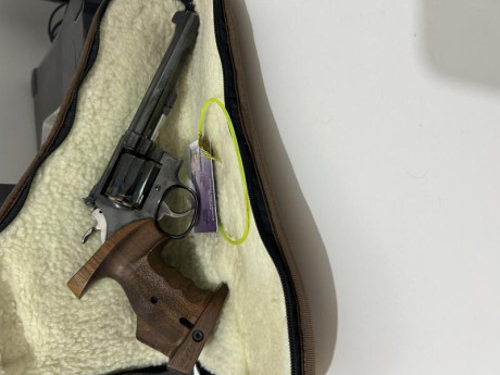 Vendo mi revólver K-14, calibre 38 Sp.
Estado impecable. Habrá pocos tan bien conservados.
Cacha Knill. 02