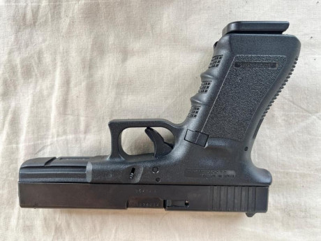 VENDO Glock 17 - Gen 3, en estado de REESTRENO.
El arma se compró nueva en TOP-GUN y solo ha hecho las 10