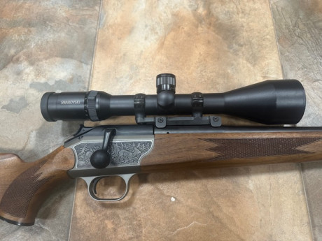 RIFLE BLASER R93 LUXUS
Calibre 243 WIN
Visor Swarovski Habicht con punto luminoso
2,5-10x56
Monturas originales 00