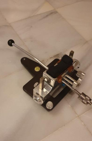 En Venta Torreta de Tiro Precision IRANI. Precio 900€ Interesados tel. 636111985 02