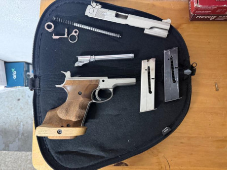   Se vende pistola Smith and Wesson 52-2, calibre 38 wadcutter  

- Cachas anatómicas (también se darían 02