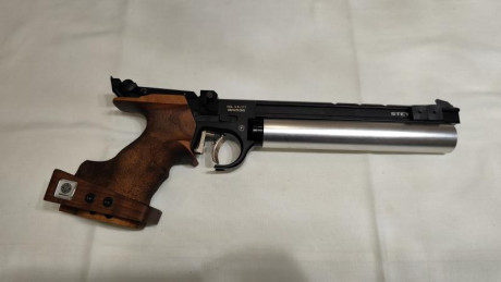 Vendo pistola de aire comprimido marca Steyr modelo LP50 
Las botellas de aire están timbradas en 2013/12 12