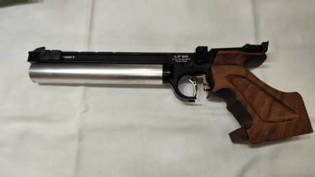 Vendo pistola de aire comprimido marca Steyr modelo LP50 
Las botellas de aire están timbradas en 2013/12 10