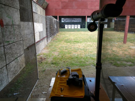 Vendo telescopio marca Bresser 20-60x60 con soporte para fijarlo a la mesa de tiro.
Cada uno tienen su 00