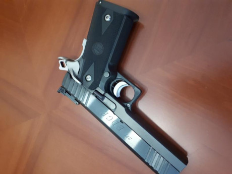 Vendo STI Edge del calibre 9 milímetros más kit del 22 el kit del veintidós está por estrenar ni un solo 02