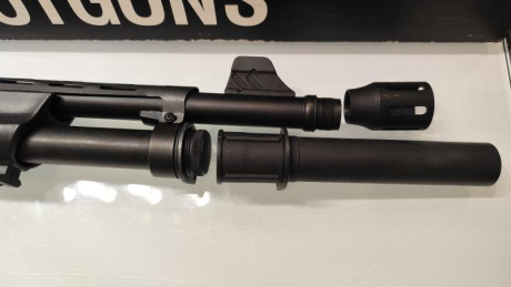 Vendo escopeta de corredera marca Hatsan Escort MP.
Modelo táctico con cañon de 18.5 pulgadas (47 cm) 00