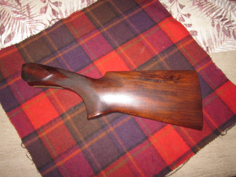 Hola.
Vendo culata Perazzi Mx8  diestra en buen estado.
Tiene su correspondiente tornillo de ajuste
Mando 01