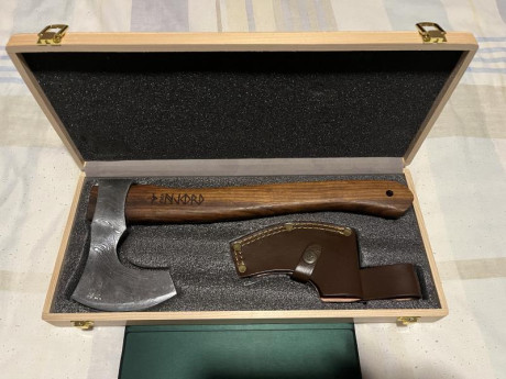 Hola compañeros 
Pues en este caso vendo hacha vikinga Vidar nueva sin estrenar.
110 eur y el envío se 01