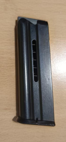 Cargador para carabina semiautomática ANSCHUTZ modelo 520, 10 cartuchos de capacidad.
desconozco si es 01