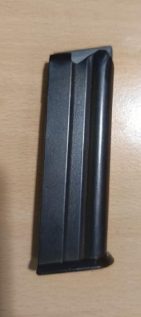 Cargador para carabina semiautomática ANSCHUTZ modelo 520, 10 cartuchos de capacidad.
desconozco si es 00