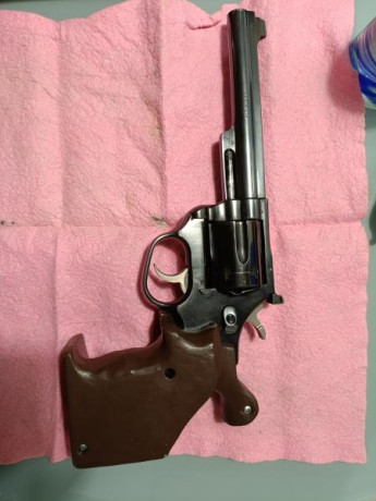 Vendo revolver Astra Match calibre 38.
En perfecto de tiro y Pavón.
Se encuentra en valencia.
Cachas anatómica 02