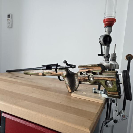 Vendo Remington 700 de zurdo calibre 308 en culata GRS Sporter madera laminada. Cañon 26" semipesado.
Ha 01