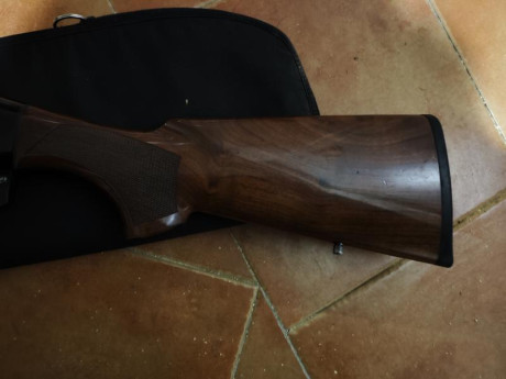 Vendo Benelli centro crío con cañón de 71cm y sus 5 chokes. La escopeta está en perfecto estado, salvo 01