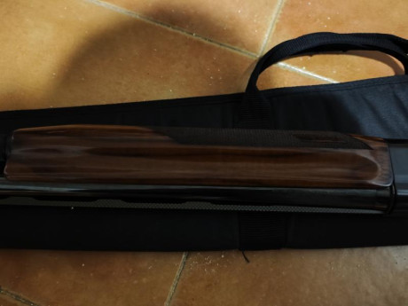 Vendo Benelli centro crío con cañón de 71cm y sus 5 chokes. La escopeta está en perfecto estado, salvo 21