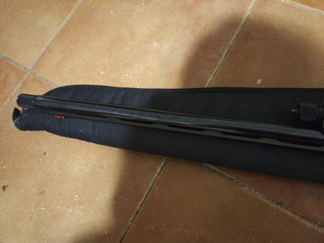 Vendo Benelli centro crío con cañón de 71cm y sus 5 chokes. La escopeta está en perfecto estado, salvo 20