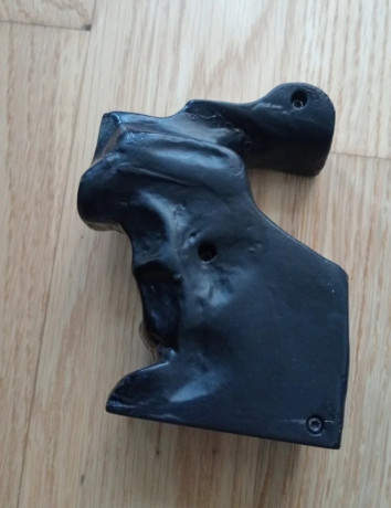 Empuñadura KN Nill para Manurhin MR 73  38 32 22. Talla L, está retocada pero perfectamente funcional. 02