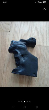 Empuñadura KN Nill para Manurhin MR 73  38 32 22. Talla L, está retocada pero perfectamente funcional. 01