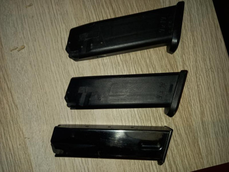 Vendo por no usar.
1 cargador llama m82 en muy buen estado y 2 cargadores hk usp casi sin uso.
20€ cada 02
