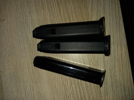 Vendo por no usar.
1 cargador llama m82 en muy buen estado y 2 cargadores hk usp casi sin uso.
20€ cada 00