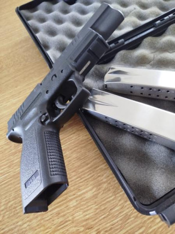 Pistola de 9x19 en 5". Está en muy buen estado. Arma muy fiable sin interrupciones. En su caja con 01